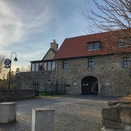 Huszarvar Hotel Kastelyszallo Szerencs Exteriör bild