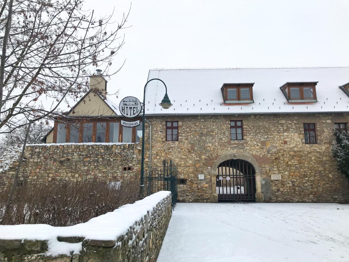 Huszarvar Hotel Kastelyszallo Szerencs Exteriör bild