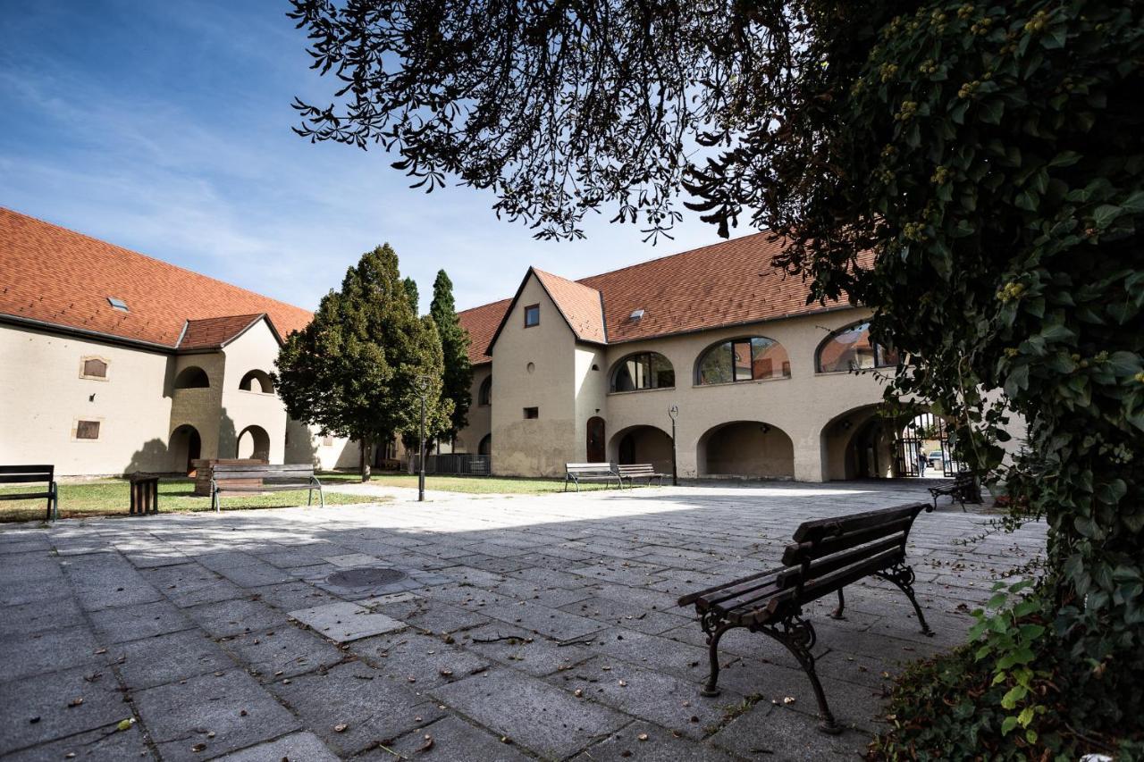 Huszarvar Hotel Kastelyszallo Szerencs Exteriör bild